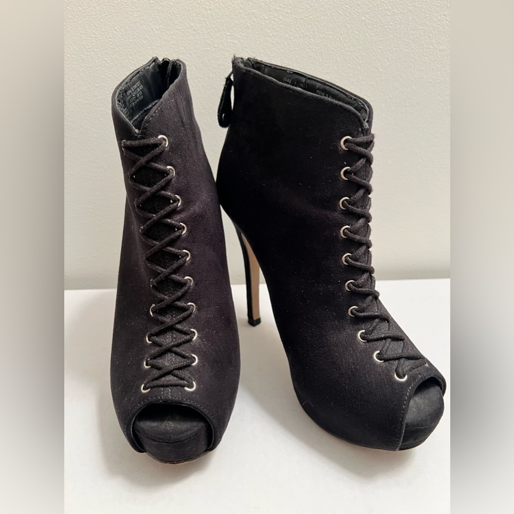 Rock & Republic faux suede lace up peep toe booties Size 6